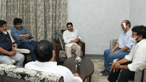 జగన్ సాయం తో వేలాది కుటుంబాలకు ఊరట దొరికిందన్న చిరంజీవి
