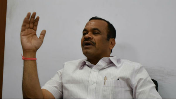 సాగర్ ఎన్నికల్లో టీఆర్ఎస్కు గట్టి బుద్ది చెప్పాలి.. ఎన్నికల కోసం ప్రజలను చీల్చుతున్నారన్న ఎంపీ..