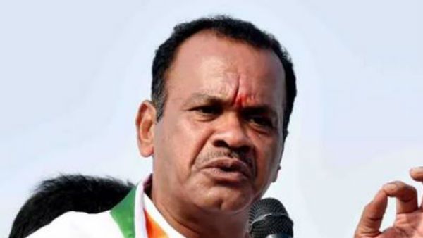 తన ఇంట్లో నాలుగు ఉద్యోగాలు ఇచ్చిన కేసీఆర్.. రాష్ట్రంలోని యువతను మర్చిపోయారన్న కోమటిరెడ్డి..