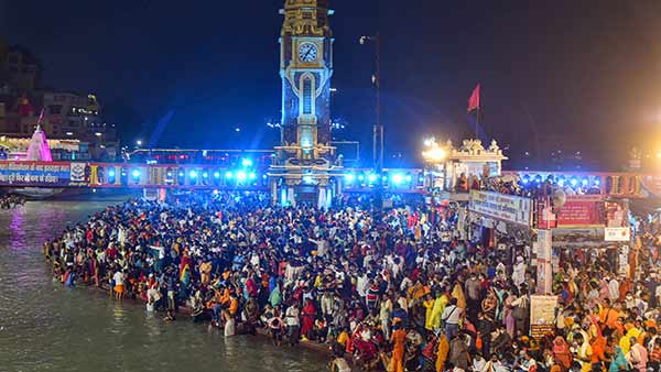 మహమ్మారి బారిన పడిన 30 మంది నాగ సాధువులు