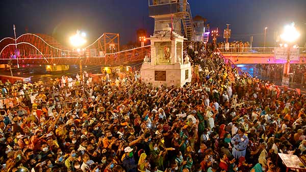 కరోనా కారణంగా కుంభమేళా ముగిస్తున్నట్టు ప్రకటించిన నిరంజని అఖాడా