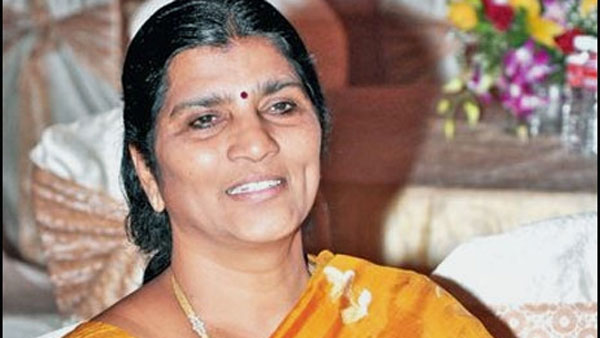 లోకేష్ ను రాజకీయాల్లోకి తీసుకొచ్చి అవినీతితో లక్షల కోట్లు సంపాదించాడు