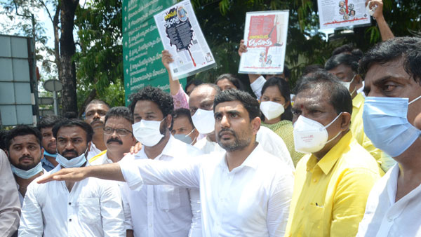 బాబాయ్ మర్డర్ మిస్టరీ వీడిపోయింది... బాబాయ్ ని వేసేసింది అబ్బాయే