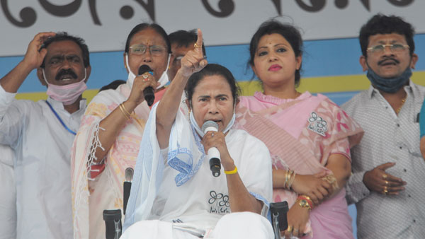ఎన్నికల కమీషన్ నిస్పక్షపాతంగా వ్యవహరించటం లేదన్న టీఎంసీ నేతలు