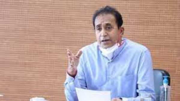 మాజీ పోలీస్ అధికారి పరమ్ బీర్ సింగ్ ఆరోపణలతో మంత్రిగా రాజీనామా చేసిన అనిల్ దేశ్ ముఖ్