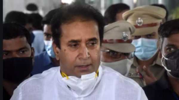 ముంబై, నాగ్పూర్లోని అనిల్ దేశ్ముఖ్ ఇళ్లతో సహా నాలుగు చోట్ల దాడులు