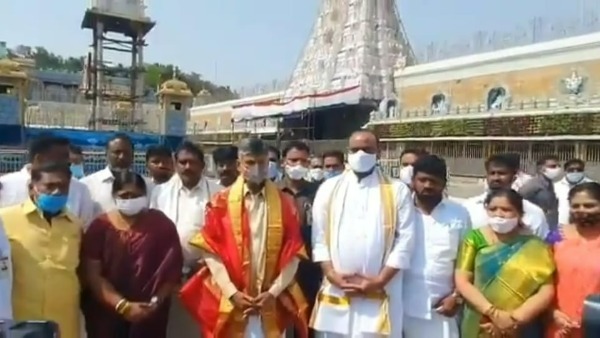tdp chief naidu visits tirumala, targets ramana deeskhitulu for comparing jagan with god tdp chief naidu visits tirumala, targets ramana deeskhitulu for comparing jagan with god
