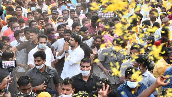 అలిపిరిలో నారా లోకేష్ ... జగన్ పైనే మాటల గురి