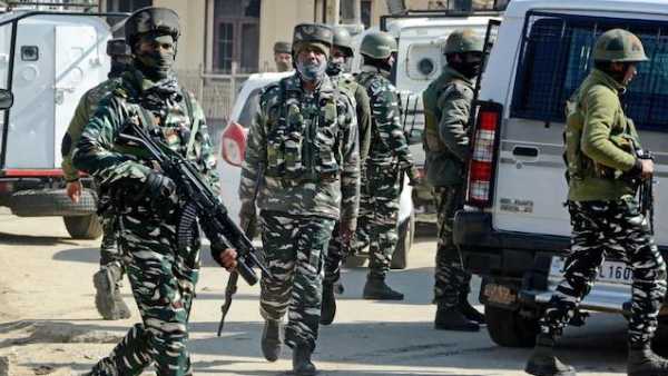 Three terrorists killed, top terror commander trapped in encounter in Shopian Three terrorists killed, top terror commander trapped in encounter in Shopian
