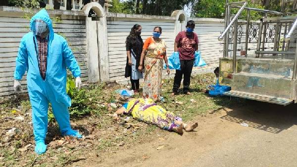 మంటగలుస్తున్న మానవత్వం