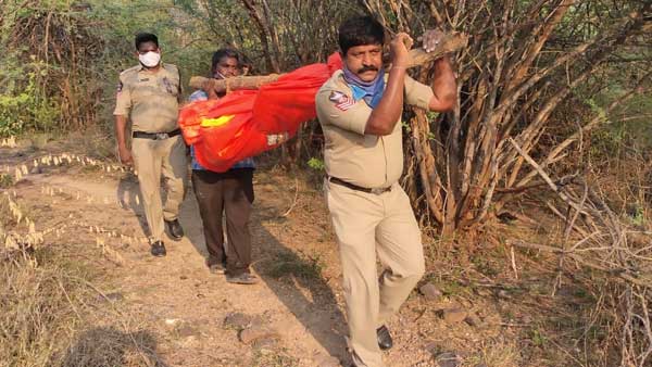 అటవీప్రాంతంలో మృతి చెందిన యాచకుడు , సంఘటనా స్థలానికి పోలీసులు