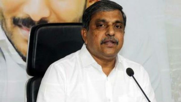 సినిమాల్లోలా రాసిన స్క్రిప్టును సభలో పవన్ చదువుతున్నారు అంటూ సెటైర్లు