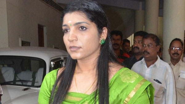 ఆ రోజు ఆడుకున్న సరితా మేడమ్.... ఈ రోజుహాట్ టాపిక్