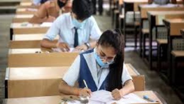 కరోనా తగ్గాకే స్కూళ్ల రీఓపెనింగ్..
