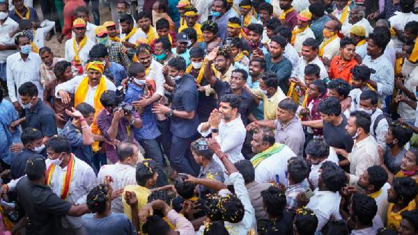 సంక్షేమం పేరుతో ప్రజలను ఓట్లు అడిగే అర్హత ఉందా అని విమర్శలు