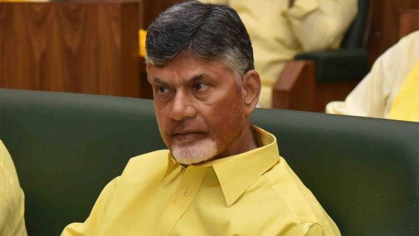పసుపు చొక్కాతో చంద్రబాబు ప్రత్యేక గుర్తింపు