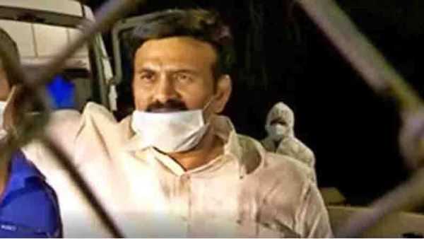 రఘురామ కాళ్లకు కట్లు..