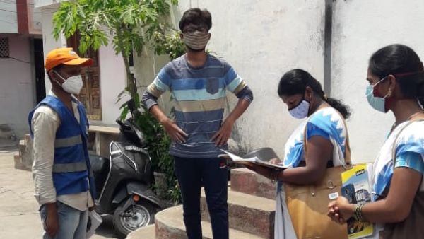 వెలుగు చూస్తున్న జ్వరం కేసులు.. స్పాట్ లో మందులు, కరోనా కిట్ లు అందజేస్తున్న జీహెచ్ఎంసీ..