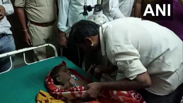 Rajasthan: 4 year old boy who fell into a borewell in a village in Jalore has been rescued Rajasthan: 4 year old boy who fell into a borewell in a village in Jalore has been rescued