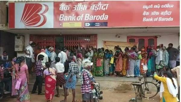 No corona norms: huge people reached for money at kothapalli bank of baroda branch. No corona norms: huge people reached for money at kothapalli bank of baroda branch.