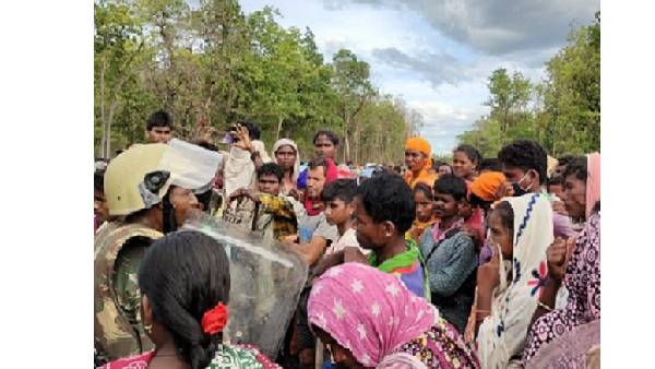 ఎదురుకాల్పుల్లో గ్రామస్తులు మృతి