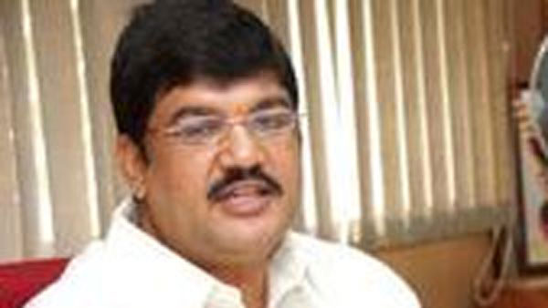 న్యాయవాదిని సైతం ధూళిపాళ్ళను కలవనివ్వని ఏసీబీ అధికారులు , వాగ్దాదం తర్వాత అనుమతి