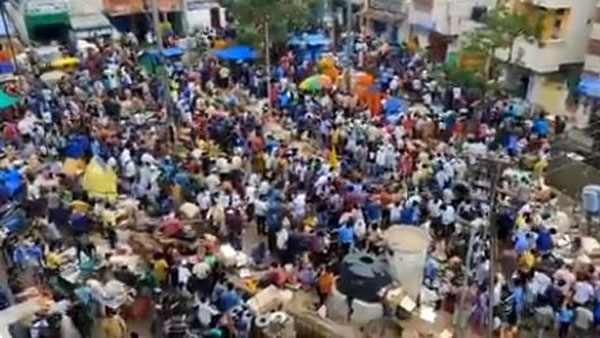 హైదరాబాద్లో మార్కెట్లన్నీ జనాలతో కిటకిట