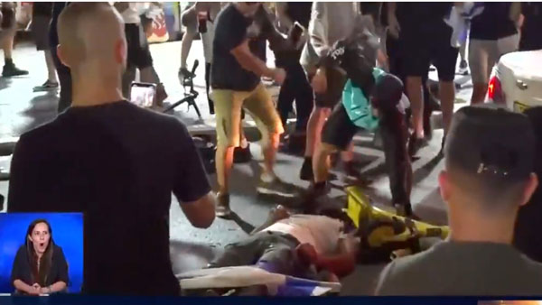 Israeli Mob Lynching Arab Man Near Tel Aviv Aired Live on Israeli TV, Gaza attack toll jumps Israeli Mob Lynching Arab Man Near Tel Aviv Aired Live on Israeli TV, Gaza attack toll jumps