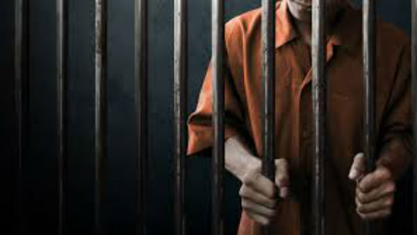 Maharashtra: Fruit vendor poses as doctor, treats Covid-19 patients in Nagpur, arrested Maharashtra: Fruit vendor poses as doctor, treats Covid-19 patients in Nagpur, arrested