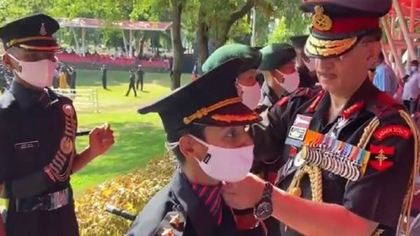 viral video: Pulwama martyr Major Dhoundiyals wife Nitika Kaul joins Indian Army viral video: Pulwama martyr Major Dhoundiyals wife Nitika Kaul joins Indian Army