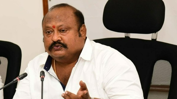 ధాన్యం కొనుగోలులో బాద్యతారాహిత్య ప్రకటనలు.. మంత్రి గంగులపై కాంగ్రెస్ ఫైర్..