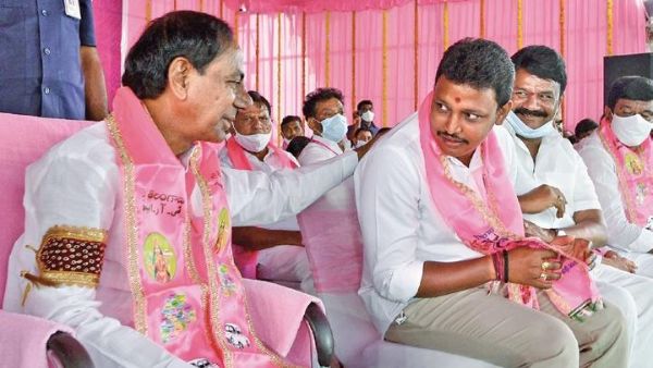 తెలంగాణ భవన్ లో సంబురాలు.. పాల్గొన్న మంత్రులు, నాయకులు..
