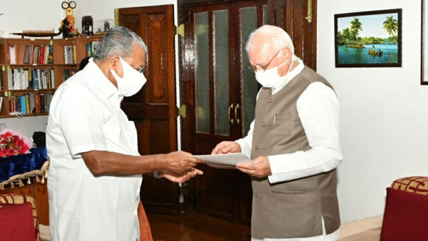 Kerala CM Pinarayi Vijayan submits his resignation to Governor Kerala CM Pinarayi Vijayan submits his resignation to Governor