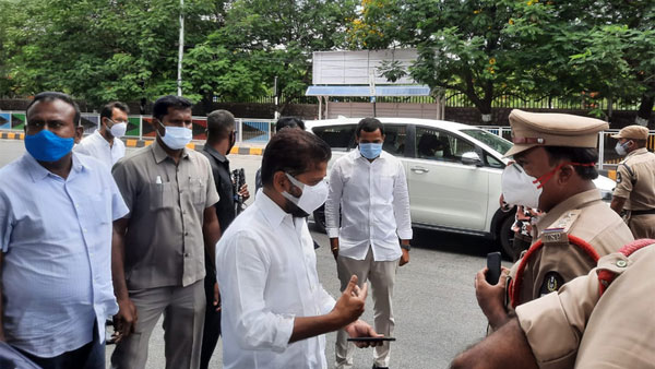 కేటీఆర్ నుంచి ఆదేశాలు..?