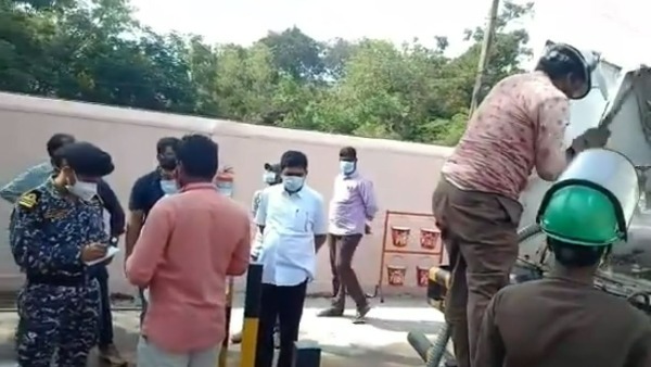రూయాకు చేరుకున్న నౌకాదళాధికారులు..