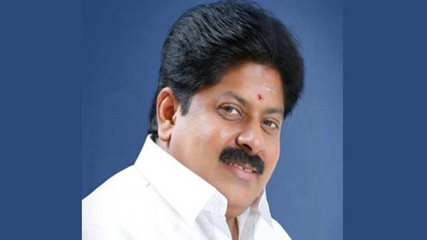 సార్ దగ్గర బెడ్ రూమ్, బాత్ రూమ్ వీడియోలు ఉన్నాయి