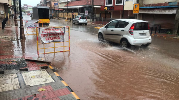 Cyclone Tauktae: 4 dead in Karnataka, power cuts in Goas covid hospital, Maha CM with Amit Shah Cyclone Tauktae: 4 dead in Karnataka, power cuts in Goas covid hospital, Maha CM with Amit Shah