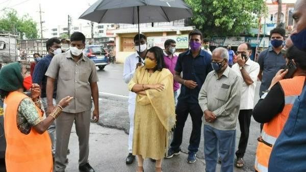 అశ్రద్ద వహిస్తే వేటు తప్పదు.. పారిశుద్య కార్మికులకు మేయర్ వార్నింగ్..