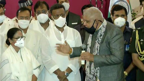 బెంగాల్ హింసపై గవర్నర్ సీరియస్ , అందుకే సీఎం మమతకు హితబోధ