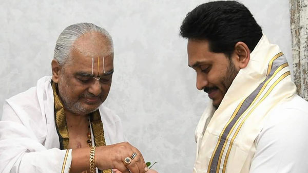 ap high court notices to jagan government, ttd in ramana deekshitulu appointment row ap high court notices to jagan government, ttd in ramana deekshitulu appointment row