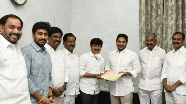 Newly elected MP from Tirupati Dr M Gurumurthy meets CM YS Jagan Newly elected MP from Tirupati Dr M Gurumurthy meets CM YS Jagan