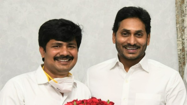Newly elected MP from Tirupati Dr M Gurumurthy meets CM YS Jagan Newly elected MP from Tirupati Dr M Gurumurthy meets CM YS Jagan