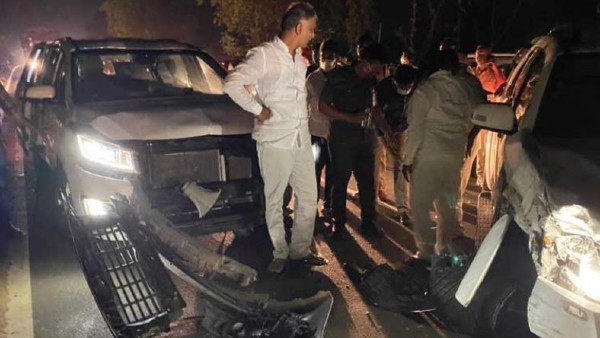 Telangana minister harish rao escape from road accident at siddipet district Telangana minister harish rao escape from road accident at siddipet district