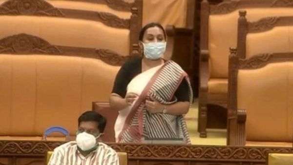 వ్యాక్సిన్లు ఉచితంగా ఇవ్వాల్సిందే..