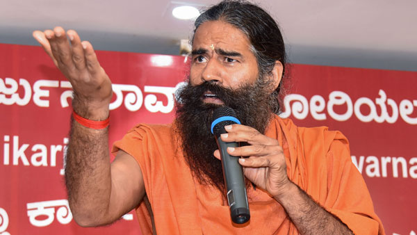 దేశ వ్యాప్తంగా నమోదైన అన్ని కేసులు ఢిల్లీకి బదిలీ చెయ్యాలని కోరిన రాందేవ్ బాబా