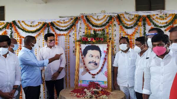 minister ktr spoke to balka suman minister ktr spoke to balka suman