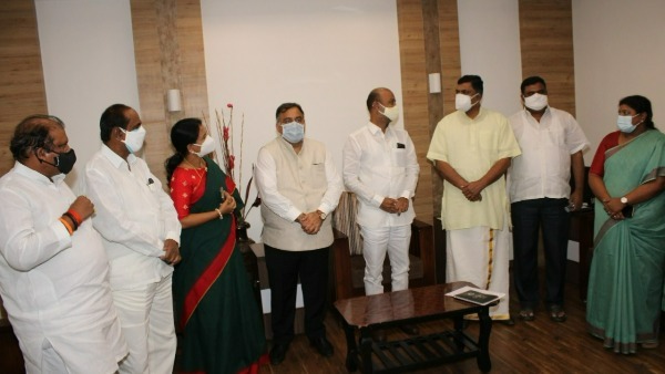 వ్యాక్సినేషన్ ప్రక్రియలో ప్రభుత్వ వైఫల్యాలు.. కేంద్రాన్ని విమర్శించే హక్కు ప్రభుత్వానికి లేదన్న సంజయ్..
