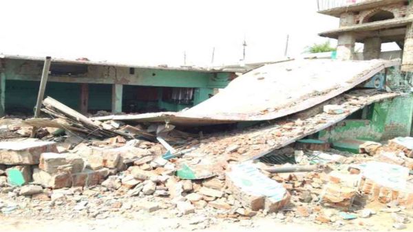 మసీదు పక్కన మదరసా