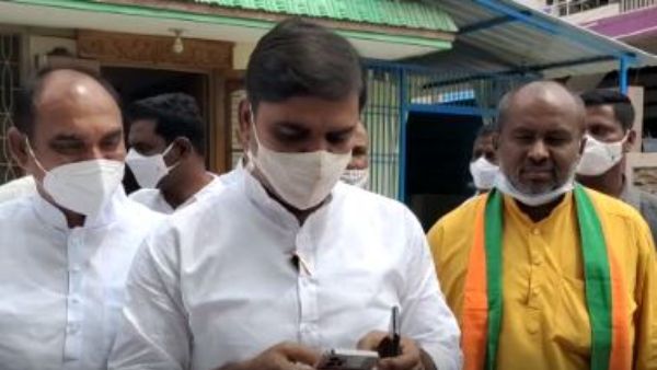 tippu sultan statue row : bjp leaders try to enter proddutur amid police restrictions tippu sultan statue row : bjp leaders try to enter proddutur amid police restrictions
