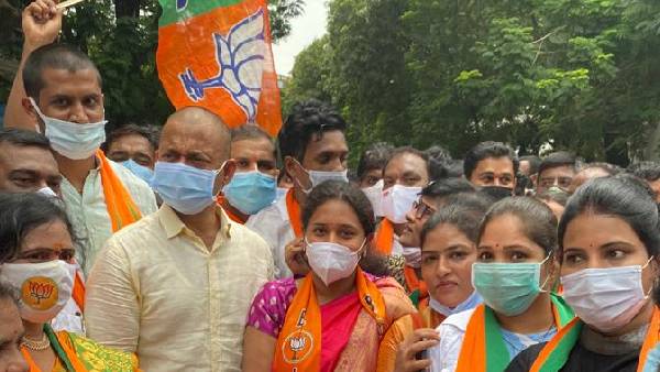 నగర పాలక సంస్ధ ముందు బీజేపి ధర్నా.. నినాదాలతో మారుమోగిపోయిన జీహెచ్ఎంసీ..